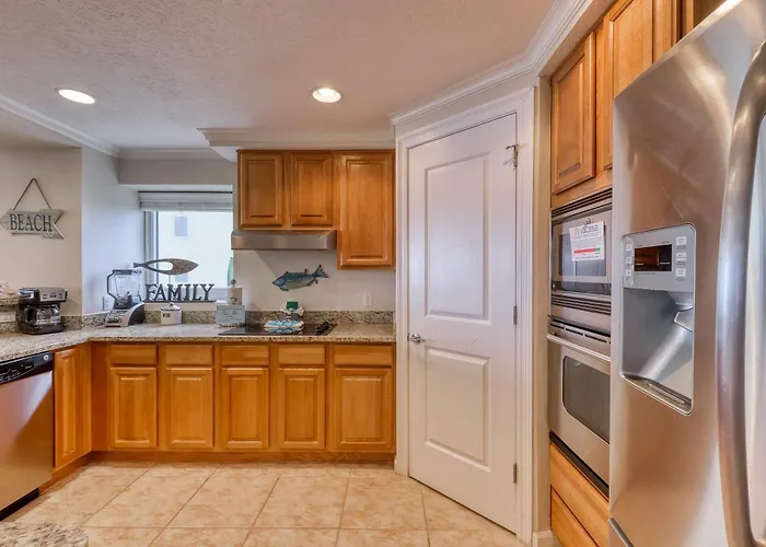 Holiday home Gulf-front W Great Location Access & Shared Pool Hot Tub *