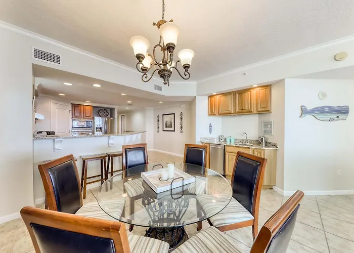 Gulf-front W Great Location Access & Shared Pool Hot Tub *