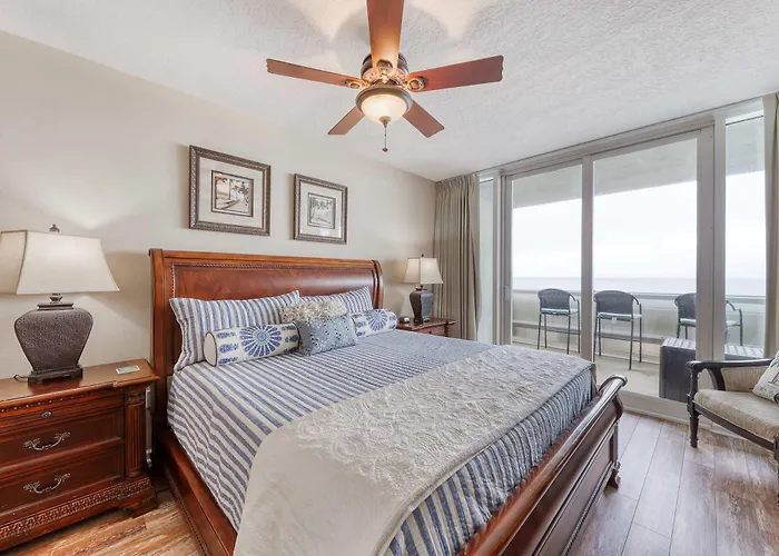 Gulf-front W Great Location Access & Shared Pool Hot Tub